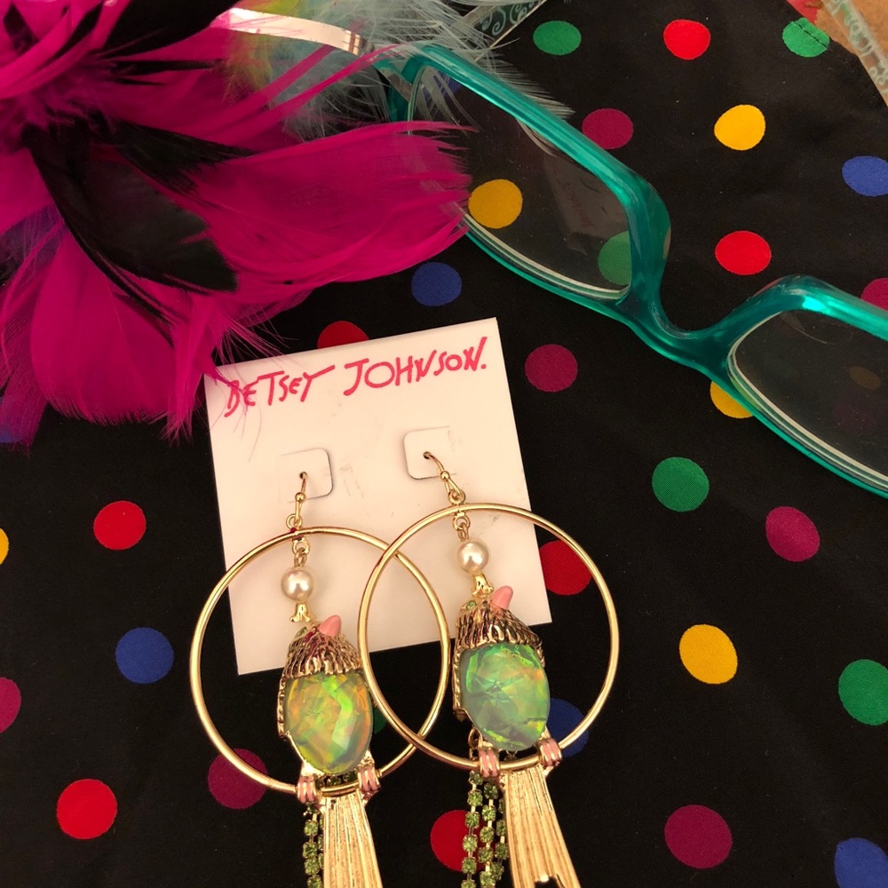 ADORABLE‼️ ♥️ Betsey Johnson Parrot earrings!